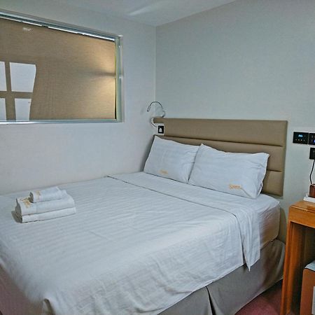Sempre Premier Inn - Mactan Airport Hotel Lapu-Lapu City Bagian luar foto