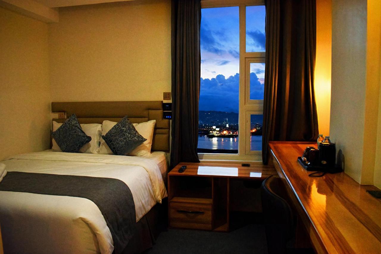 Sempre Premier Inn - Mactan Airport Hotel Lapu-Lapu City Bagian luar foto