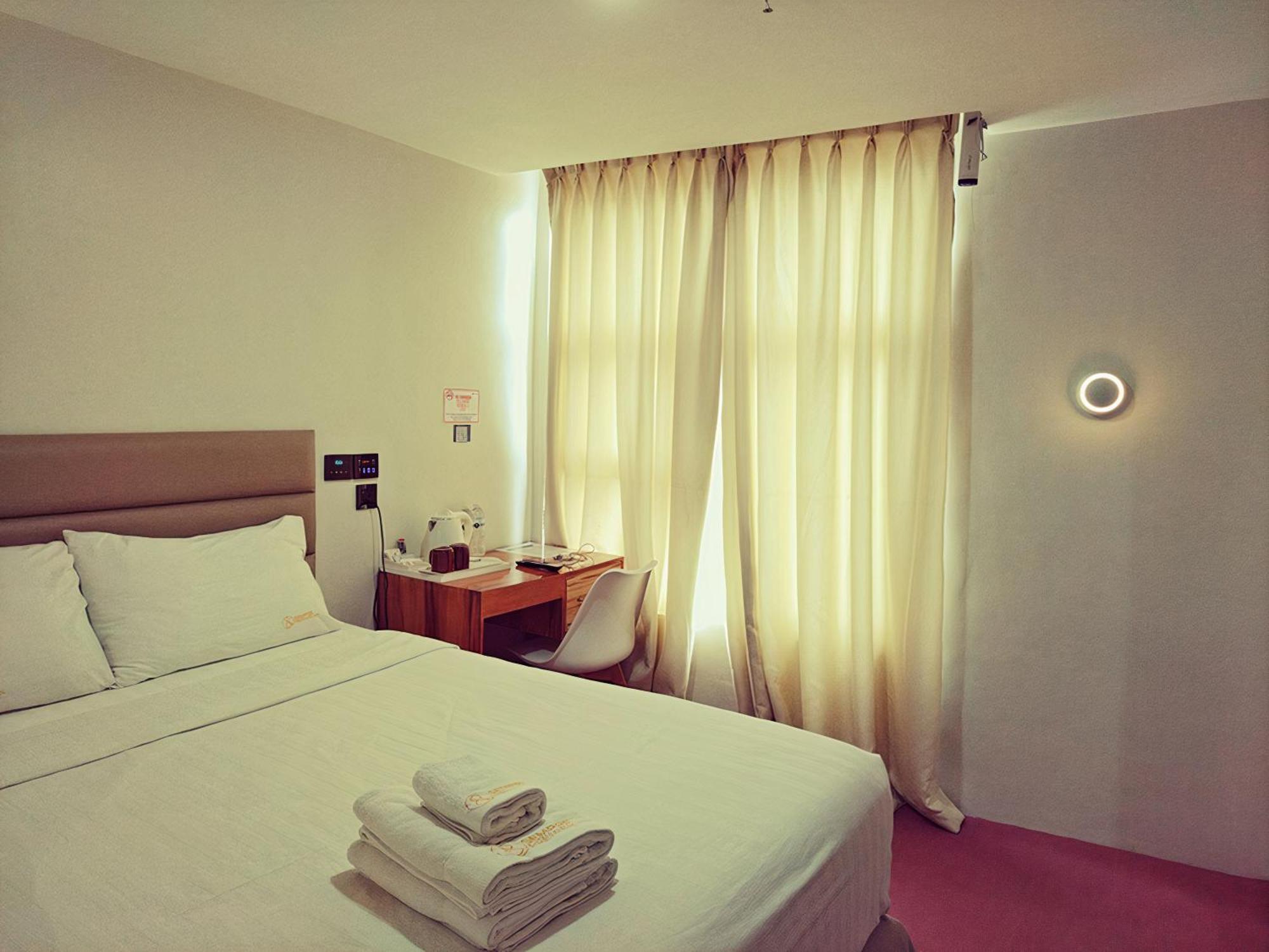 Sempre Premier Inn - Mactan Airport Hotel Lapu-Lapu City Bagian luar foto